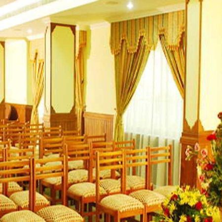 Hotel Grand Seasons Kochi Esterno foto