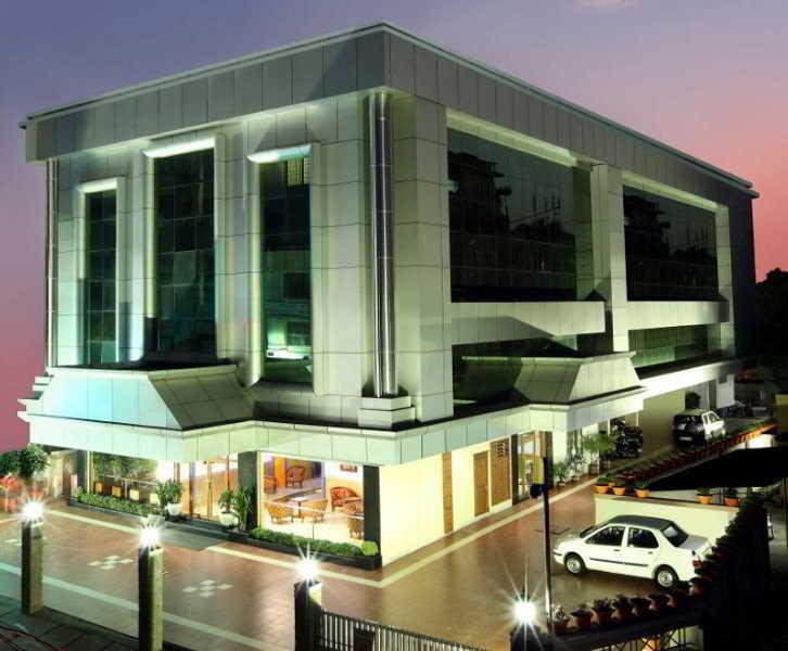 Hotel Grand Seasons Kochi Esterno foto