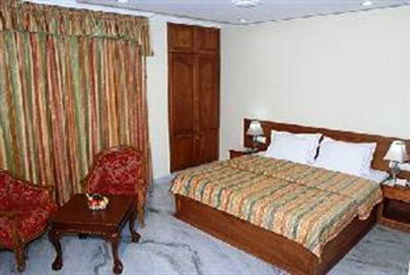 Hotel Grand Seasons Kochi Esterno foto